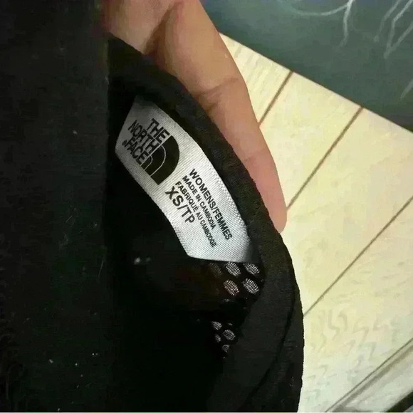 Northface Flashdry Workout Tops - Picture 7 of 7